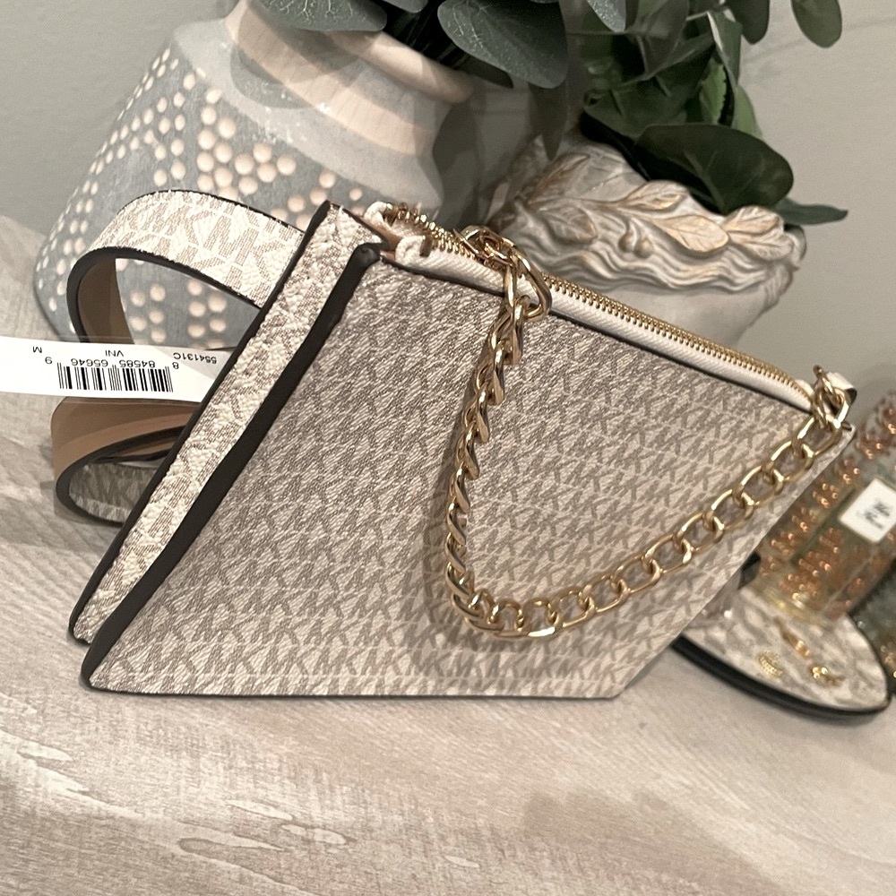 Michael Kors NWT Belt Bag Fanny Pack - White with Gold Hardware - Picture 2 of 9